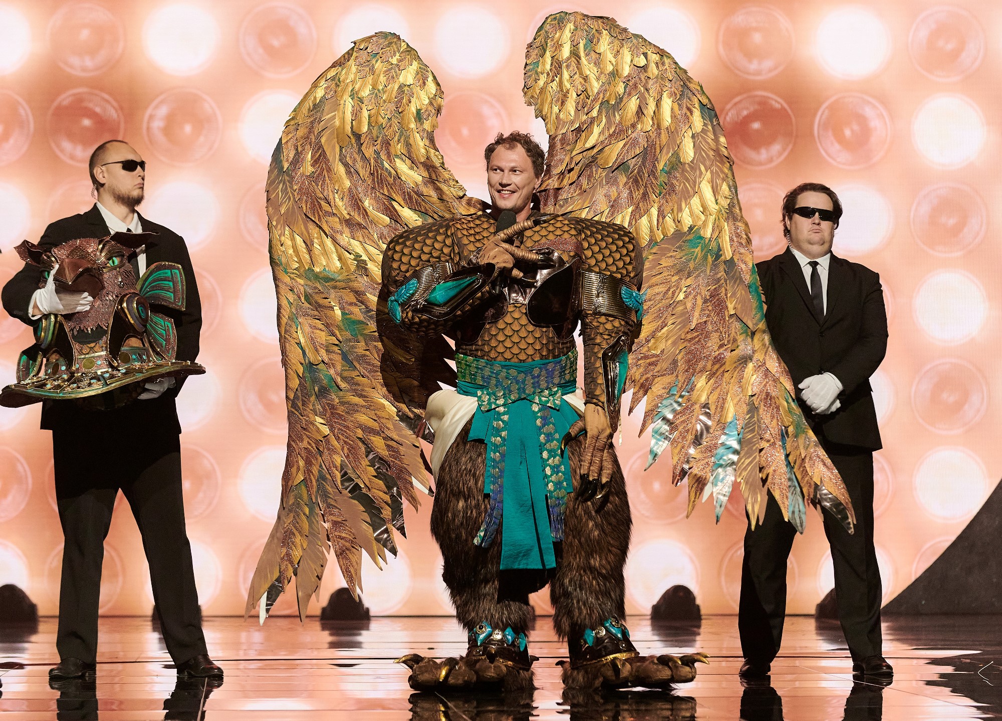 Зірковий футболіст збірної України здивував "міфічним" перевтіленням: яскраві фото і відео